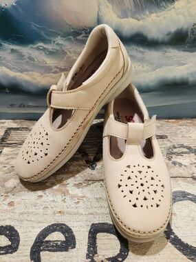 Comfortable SAS Women's Beige Mary Jane Shoes with Perforated Detail